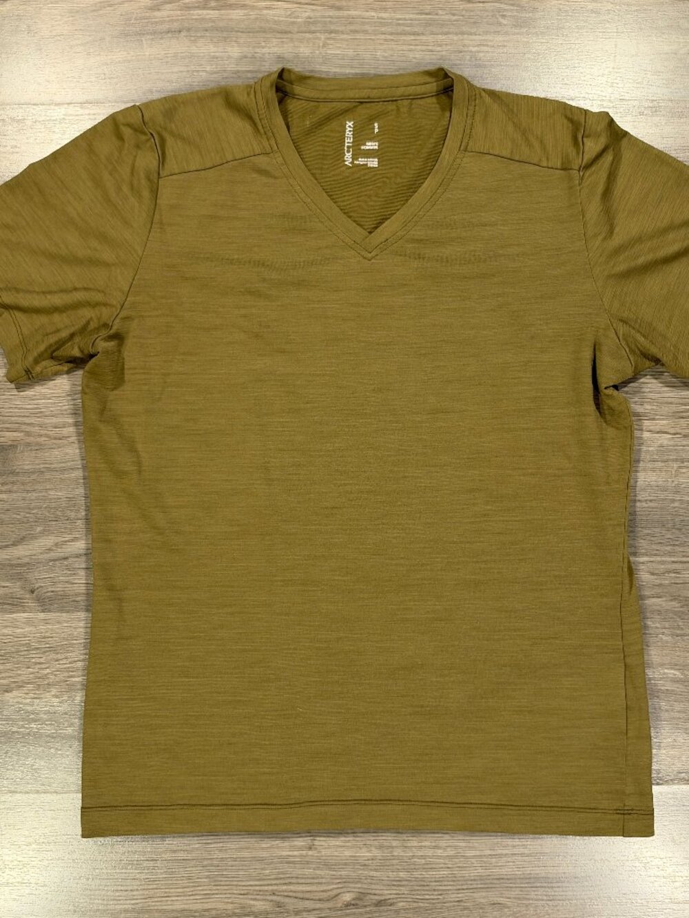 Arc'teryx Men's A2B V-Neck Short Sleeve Shirt - Olive Green